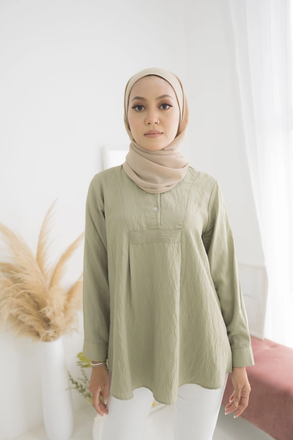 DOLLY BLOUSE – DUSTY OLIVE